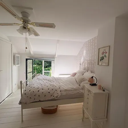 Quiet Renovated House In Center Apartman Hága