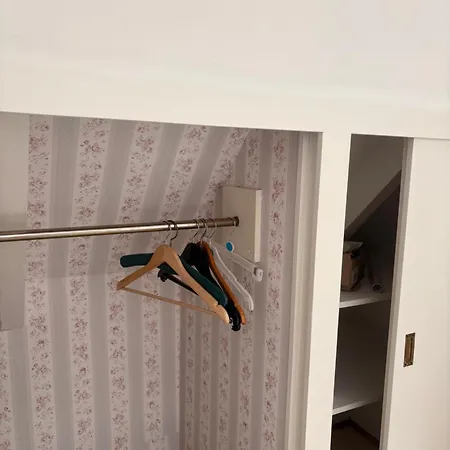 Quiet Renovated House In Center דירה *