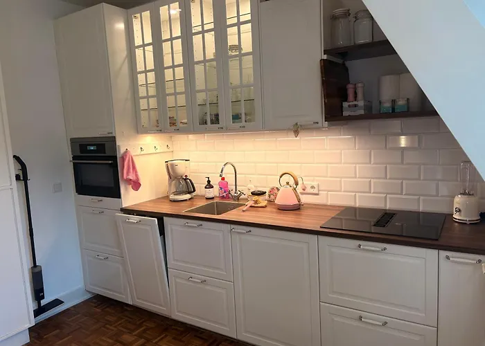 Quiet Renovated House In Center شقة