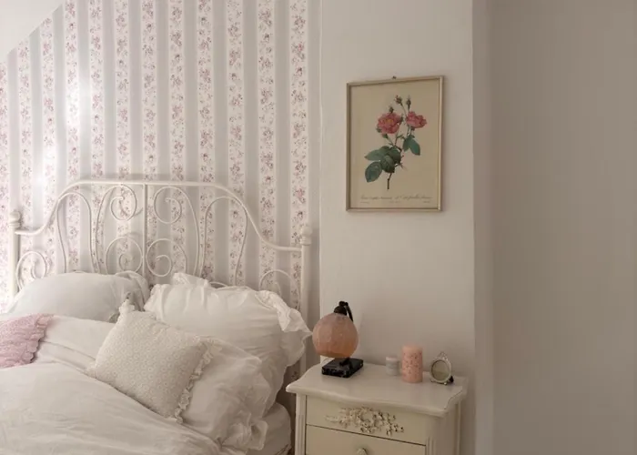 Quiet Renovated House In Center Apartamento