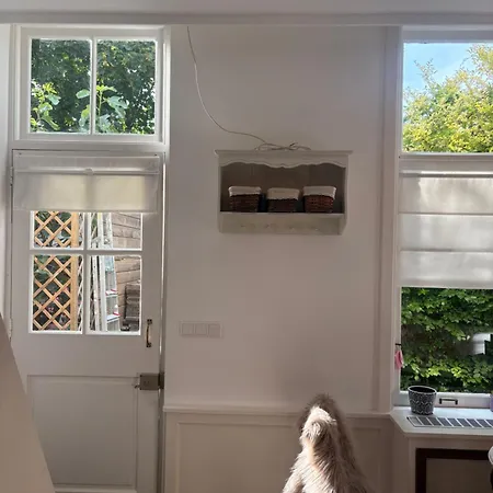 Quiet Renovated House In Center Апартаменты