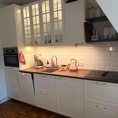 Quiet Renovated House In Center Апартаменты
