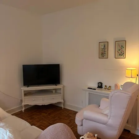 Quiet Renovated House In Center *